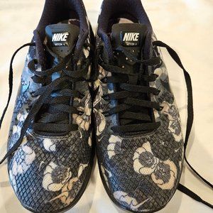 Nike Metcon  4  Training Shoes Women's  Black and White Floral